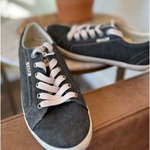 Taos Canvas Shoe
